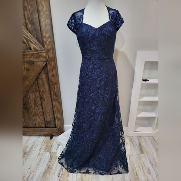 LA FEMME Embellished EVENING Dress 27951 NWOT size 8 Navy Blue - Picture 3 of 6